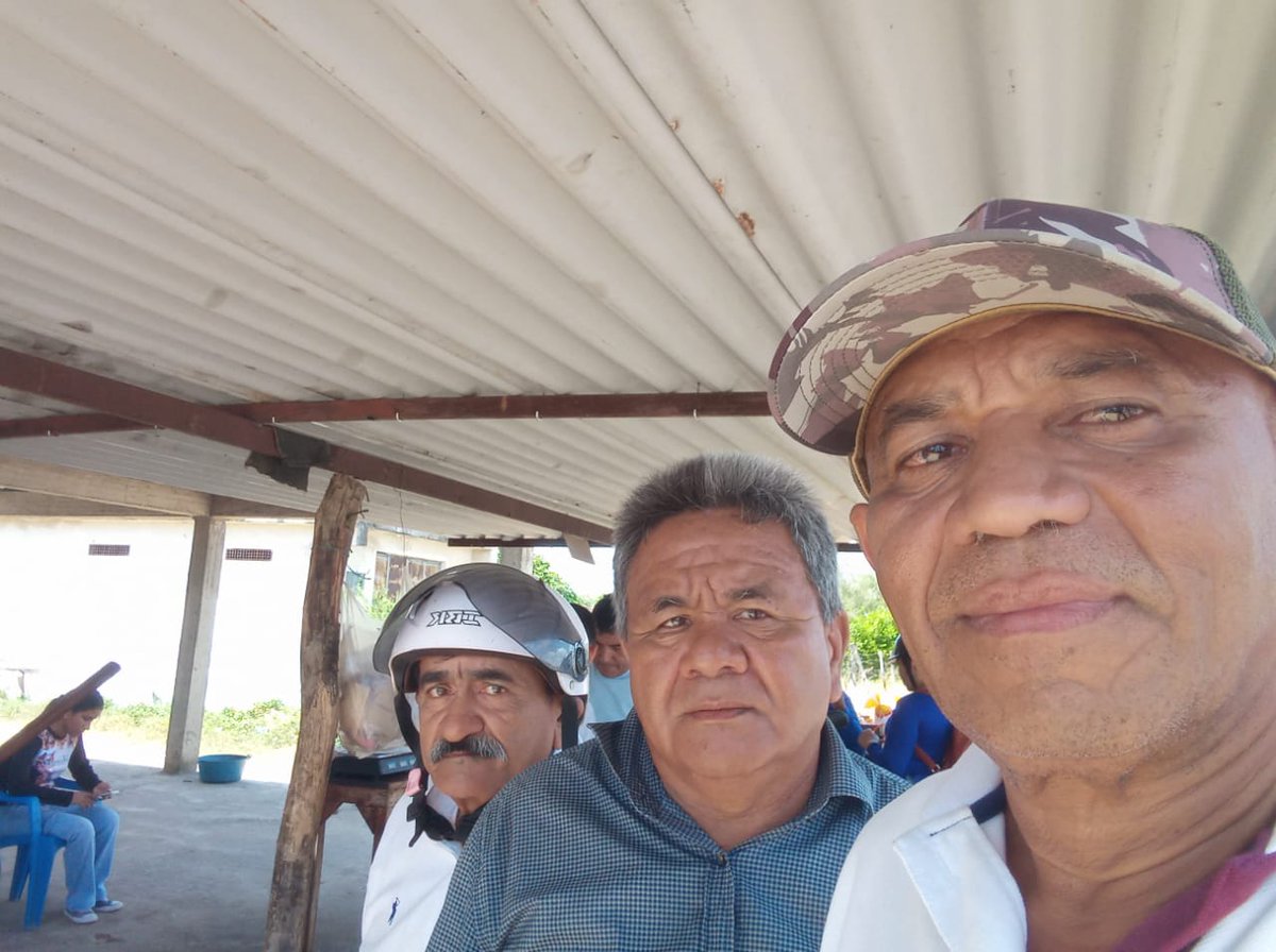 #21feb26| <a href="/ADemocratica/">Acción Democrática</a>  Resistencia Apure.Dirigentes del CEM Biruaca, Wuilliam Almerida y Ángel Gámez,estuvieron en el sector "Cruz de Agua" invitando a la gran asamblea este sábado #28Feb. Contaremos con la presencia del CES Apure.
​¡La lucha es en la calle! 🇻🇪
<a href="/DANIELTIRAD965/">DANIEL TIRADO</a>