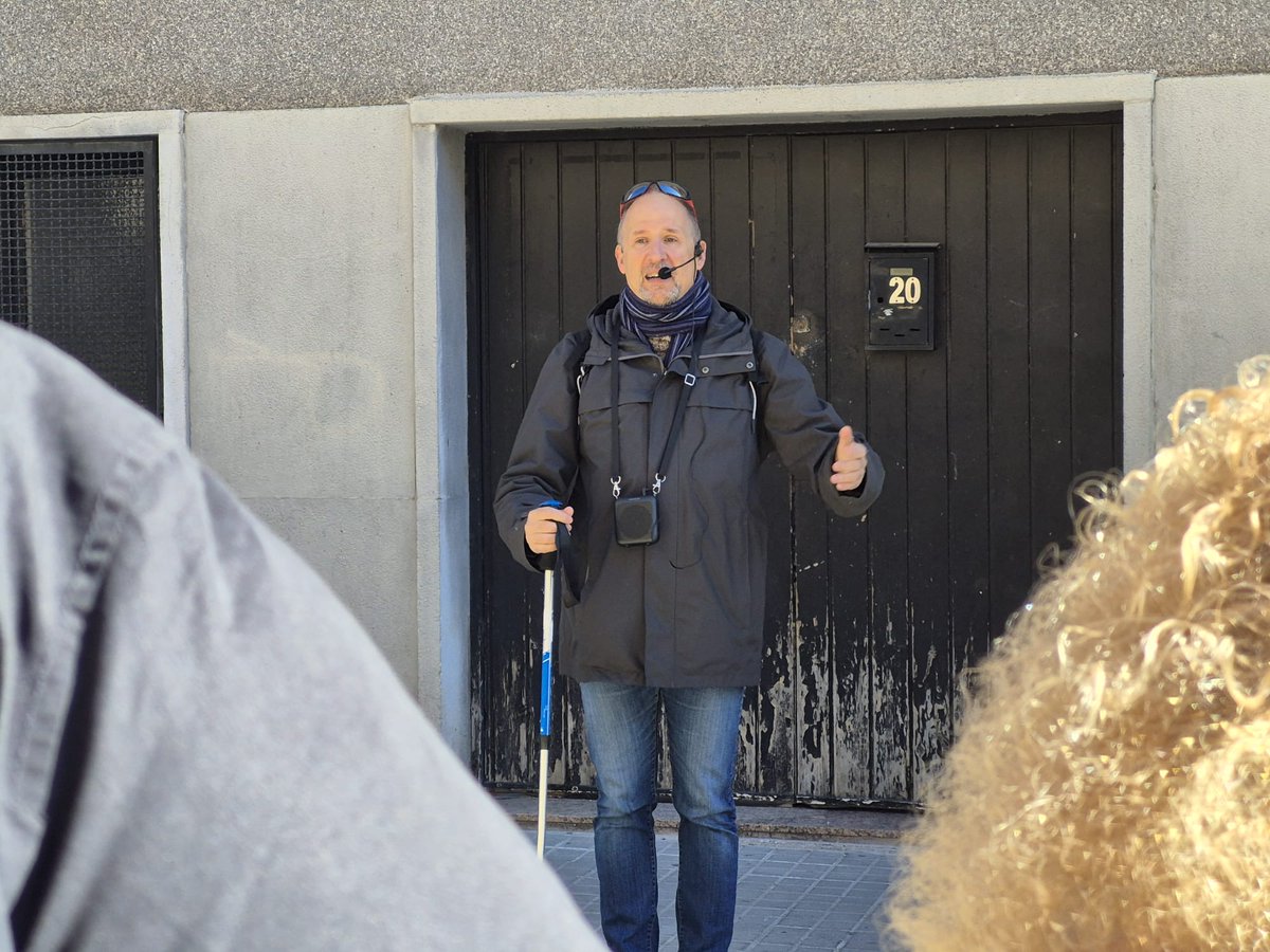 ireneuc's tweet photo. Moltes gràcies per la bona acollida de la ruta per #LHospitalet -Centre que he organitzat per celebrar els 21 anys de @MementoMoriBlog . Hem passat un matí molt entretingut explicant les històries poc conegudes d'aquesta ciutat que he publicat durant aquest temps. #Repetirem 🥰 https://t.co/QvXSalv8GN