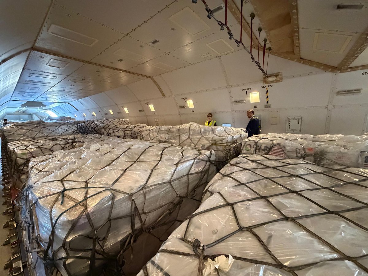 🚨 | Siguen llegando miles de kilogramos de medicinas, que serán distribuidas por la embajada de EEUU en Venezuela.