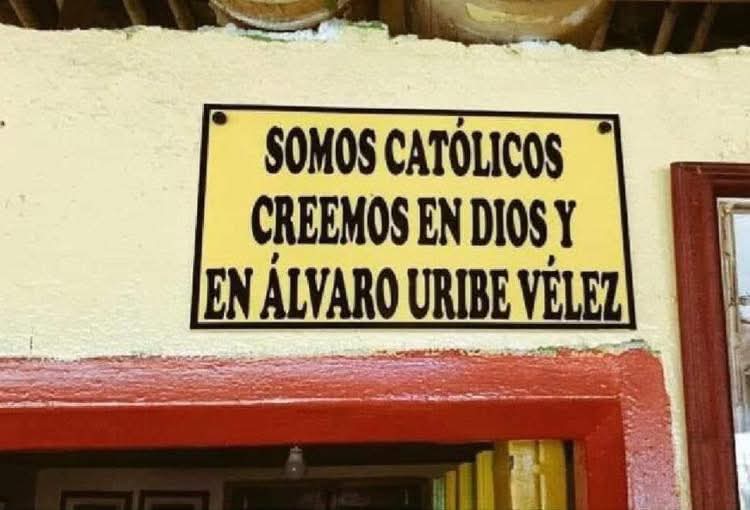 Si piensas igual q yo eres d los míos y te invito a q me sigas igual lo haré. Uribista d corazón