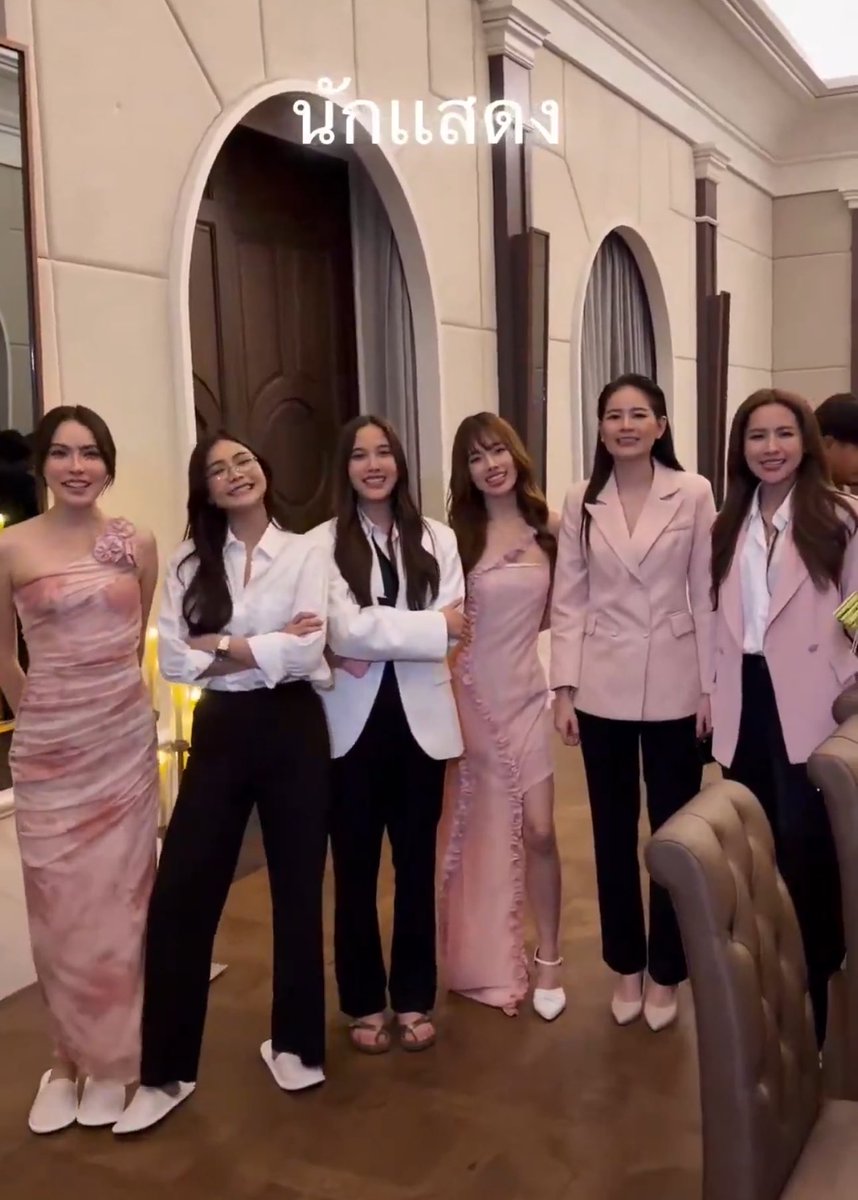 CRittidate5958's tweet image. RT @AommieeAom: ทุกคนเห็น…                                สาววายอิงล็อตเห็น…