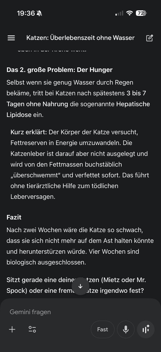 Bei Sendung Hund Katze Maus kam ein Fall wo eine Katze nach vier Wochen auf dem Baum gerettet wurde. Ich halte das für biologisch unmöglich. Selbst wenn sie das Glück mit Regenwasser hätte. Ihr nächstes Problem wäre das hier #hundkatzemaus