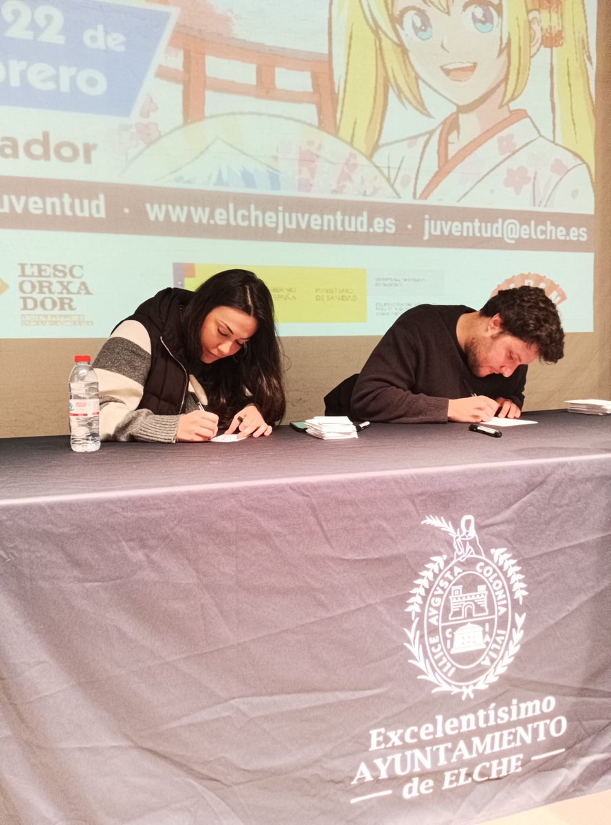 JapanTourES's tweet photo. Están firmando Jana Massot y David García Llop en Japan Tour Elche 😍 https://t.co/iqKC2Nl7kP