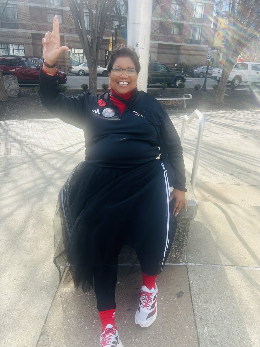 latoscia's tweet photo. @LouisvilleMBB Go CARDS! #L1C4 #3Stripelife https://t.co/dNv4Nu7qMp