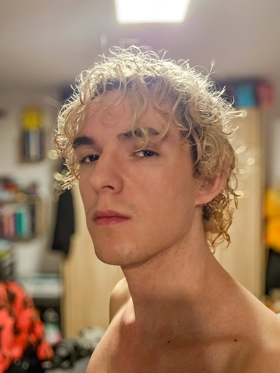 Arronxbolder's tweet image. I'd like to try a new haircut but I don't know what would suit me. Do you have any ideas ? 

#hairstyle #inspiration #fashion #model #manhaircut✂️