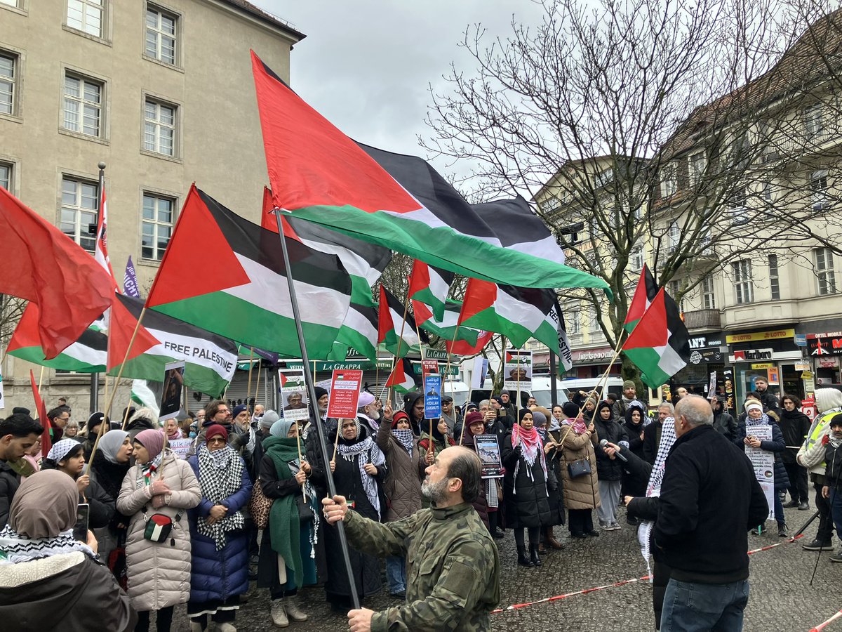 BrunellaCapitan's tweet photo. From #Berlin to #Palestine ❤️✊🏼🇵🇸
#b2102 #FreePalestine #justice https://t.co/C2if2u7ZE4