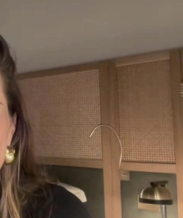 lo vi y pensé que tenía un caño asterik al costado 😭😭😭😭😭😭