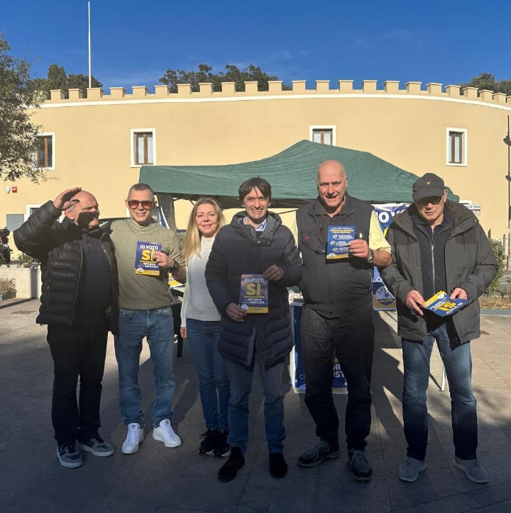 ManfrediPotenti's tweet photo. 🔵 PIÙ #POTENTI CON LA #LEGA !!
Non solo un motto, ma una #verità: oggi presente trai #militanti e da militante, da #Livorno a Castiglioncello.
Ma la Lega era anche nelle piazze di San Vincenzo e di Collesalvetti, tante firme per le...
https://t.co/h7IkWW2JSf https://t.co/2d1p1QUajB