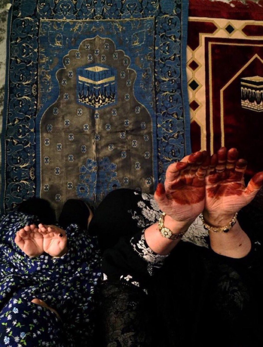 "يالله أقبل كل دعْوه لي من أمي 
غير دعْوة جعل يومي قبل يومك "
- عبدالرحمن جزا