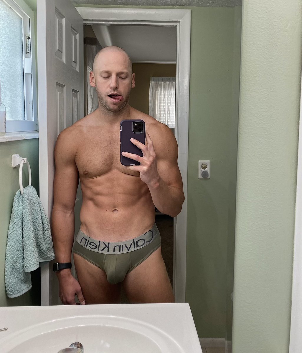 Alex Mach tweet media