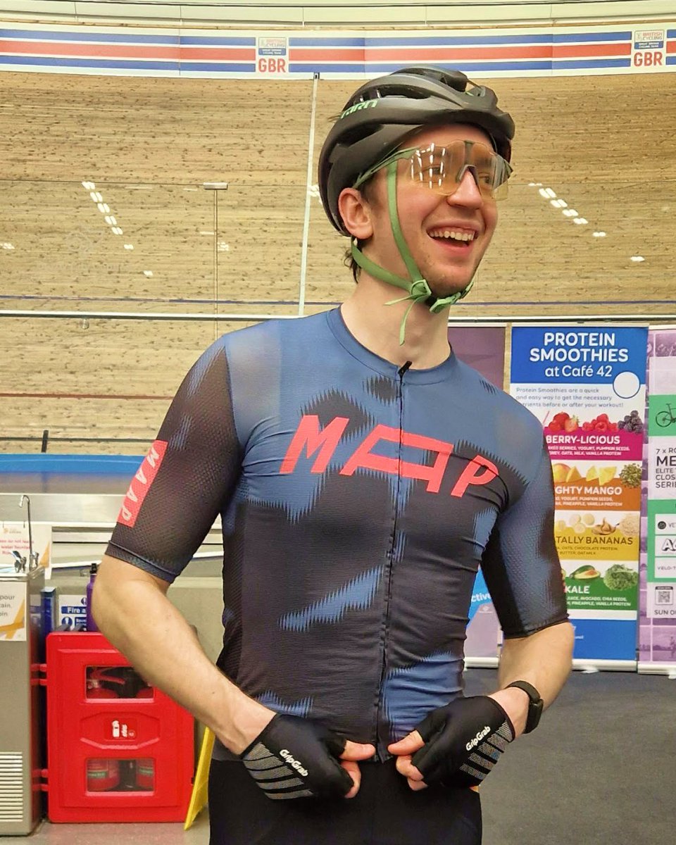 AvydTom's tweet photo. Completed my Track Cycling Accreditation (L1–4) at Derby Velodrome yesterday.

No brakes. No gears. Fixed wheel. Riding centimetres apart at high speed.

Safe to say I’m hooked. 😅 https://t.co/kqfzsmQL73