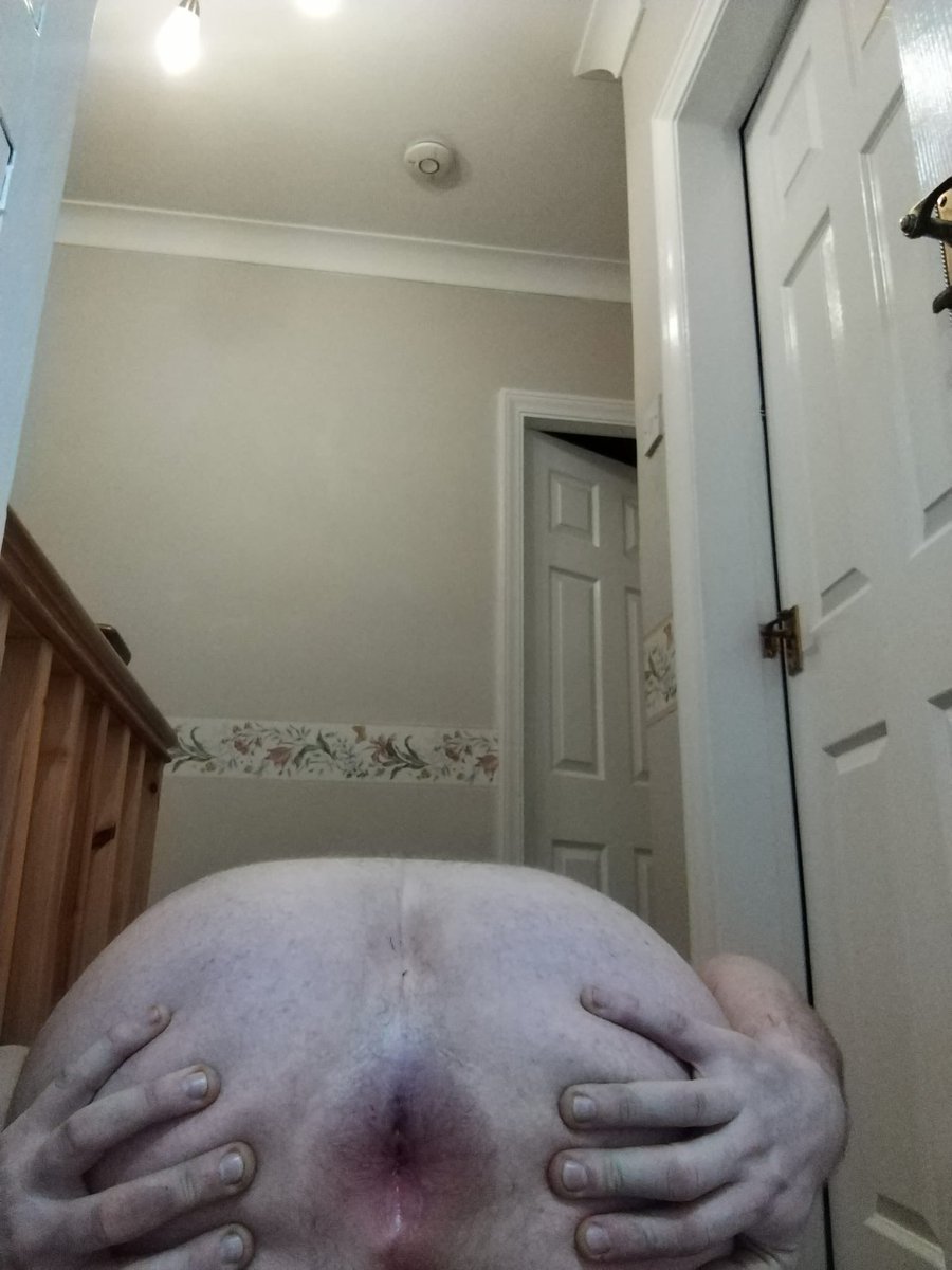 Str8GuyCockSlut's tweet photo. Feeling really slutty now and want to expose my hole for you guys. Comments welcome xx they get me horny. https://t.co/1G8UUVghFL