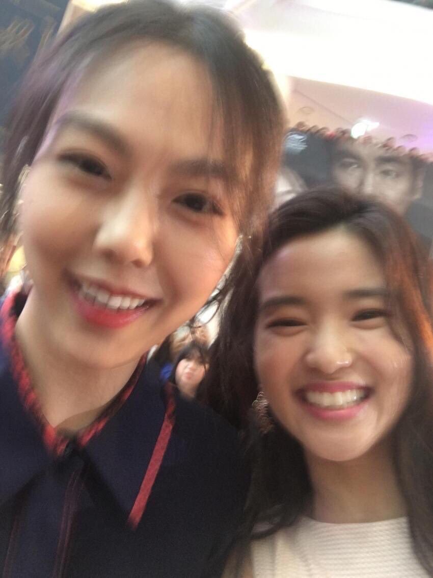 KimMinheeArchiv's tweet photo. Kim Min-hee and Kim Tae-ri selfie time during the red carpet event in Seoul for ‘The Handmaiden’ (아가씨) ♡

#김민희 #KimMinhee #김태리 #KimTaeri https://t.co/K5WgIvwPqU