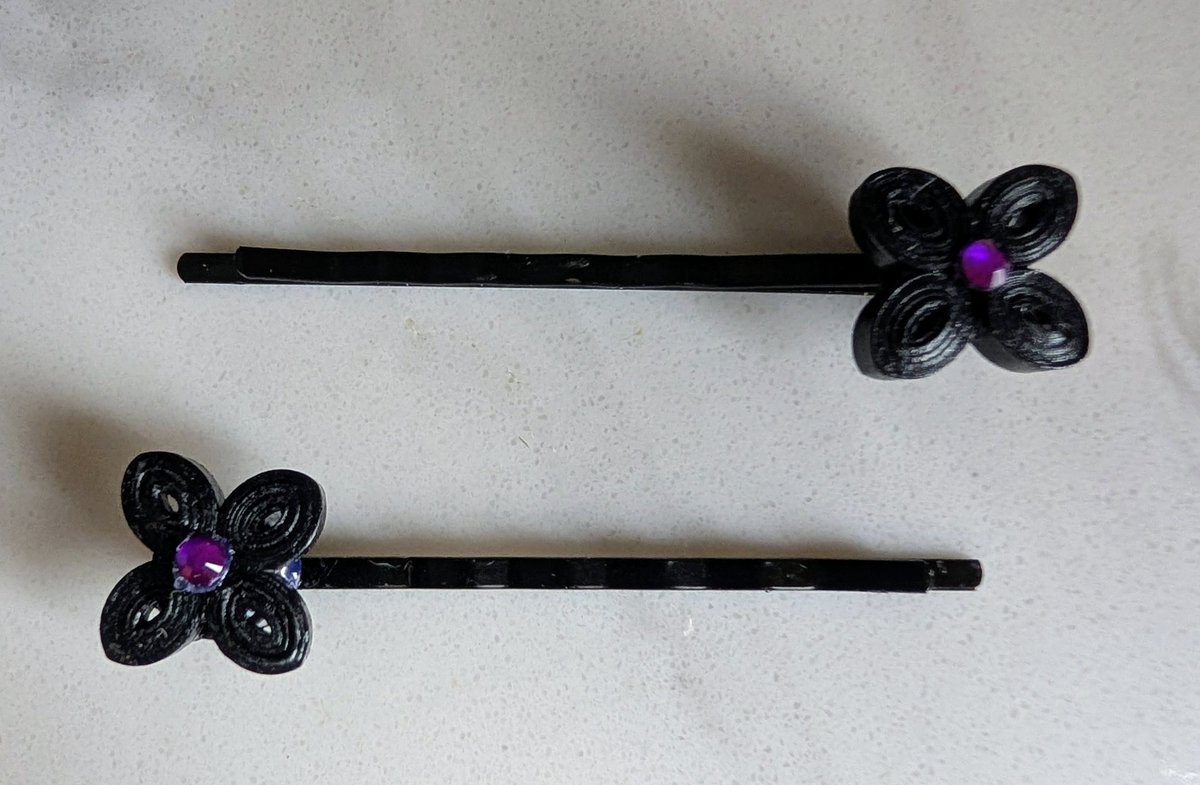 theanitaco's tweet photo. Quilled bobby pins to keep your hair straight?!?? 

Yes. Please. 😍

https://t.co/r0otTB2n8R

#haircare #Canada #QuillingArt #Carnaval #LikeU https://t.co/VcnVW0oFyl