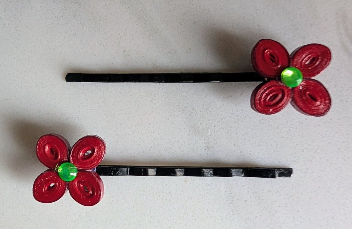 theanitaco's tweet photo. Quilled bobby pins to keep your hair straight?!?? 

Yes. Please. 😍

https://t.co/r0otTB2n8R

#haircare #Canada #QuillingArt #Carnaval #LikeU https://t.co/VcnVW0oFyl