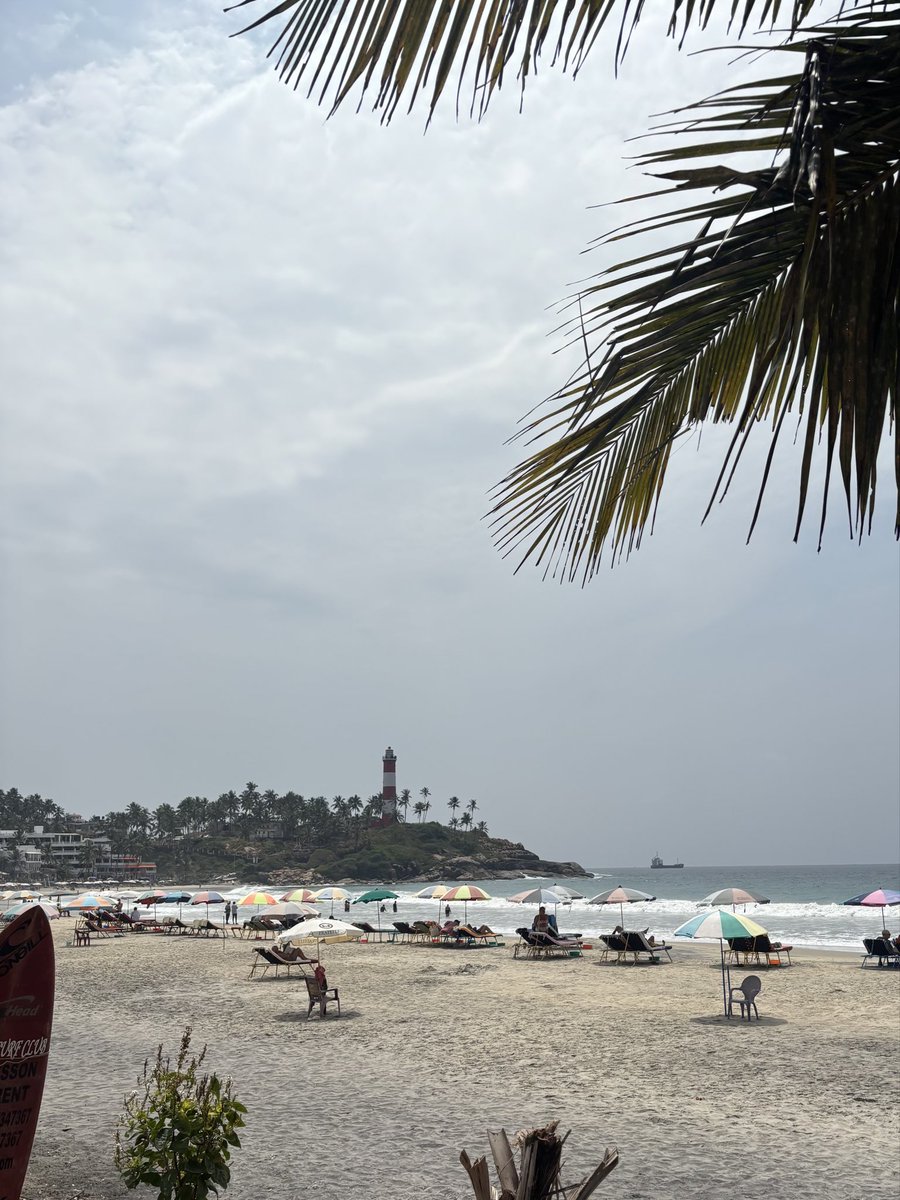 cleanest beach I’ve been to in the country. what was odd was that almost everyone here was white, i maybe saw a single indian family.

we really sleep on kerala man, cancel that goa trip and head to kovalam 🩵