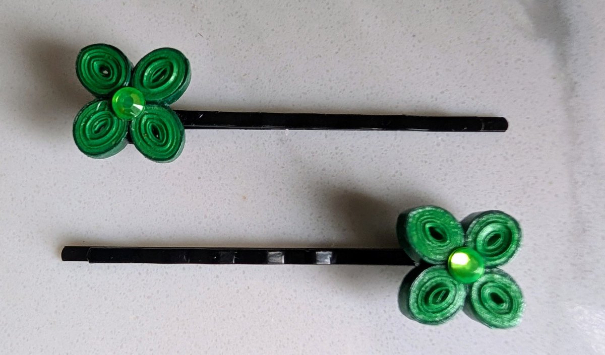 theanitaco's tweet photo. Quilled bobby pins to keep your hair straight?!?? 

Yes. Please. 😍

https://t.co/r0otTB2n8R

#haircare #Canada #QuillingArt #Carnaval #LikeU https://t.co/kRE997rs7n