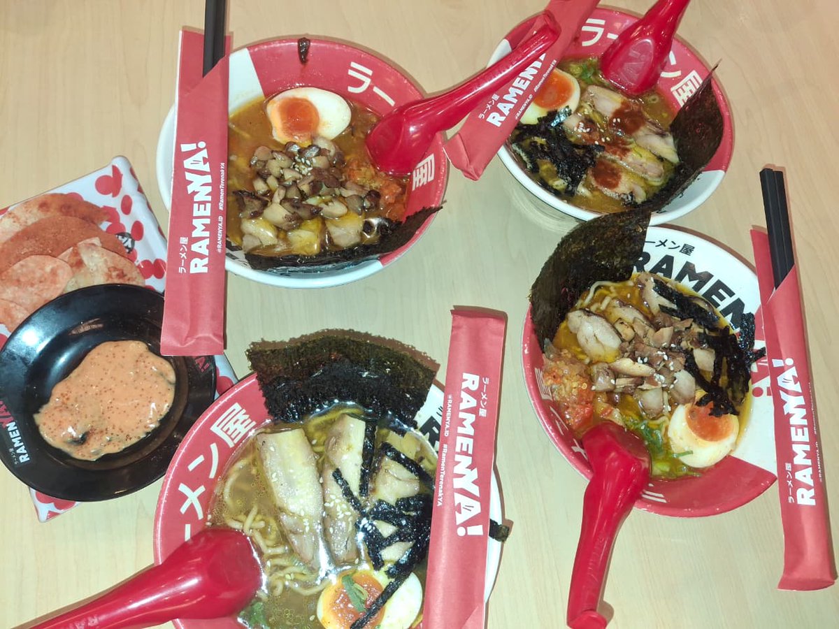 pagesofes's tweet photo. late post, date with girlfriends! love them all cost <3!! https://t.co/4teWVXaDZQ