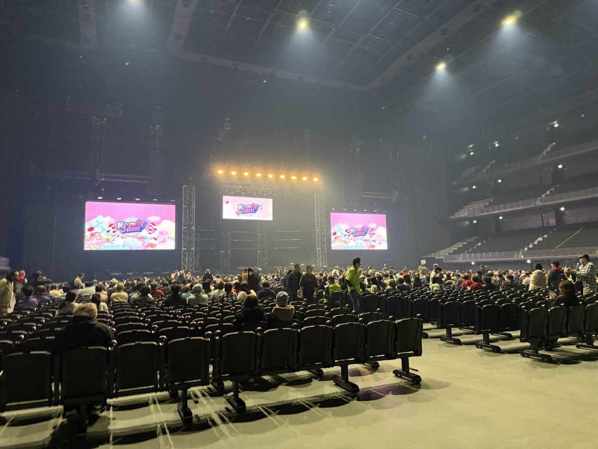 _smsy708's tweet photo. KARAとえびちゅう、なかなか交わることのない2組の競演は貴重なものが見れたと思う🙂‍↕️えびちゅうの皆さん、KARAのことをすごい褒めてくれててKAMILIAとしては嬉しかったけど、えびちゅうも勢いがあってファンとの一体感をつくるのが上手でとてもよかったです！！
#KandyJam https://t.co/FxvVKND4tR