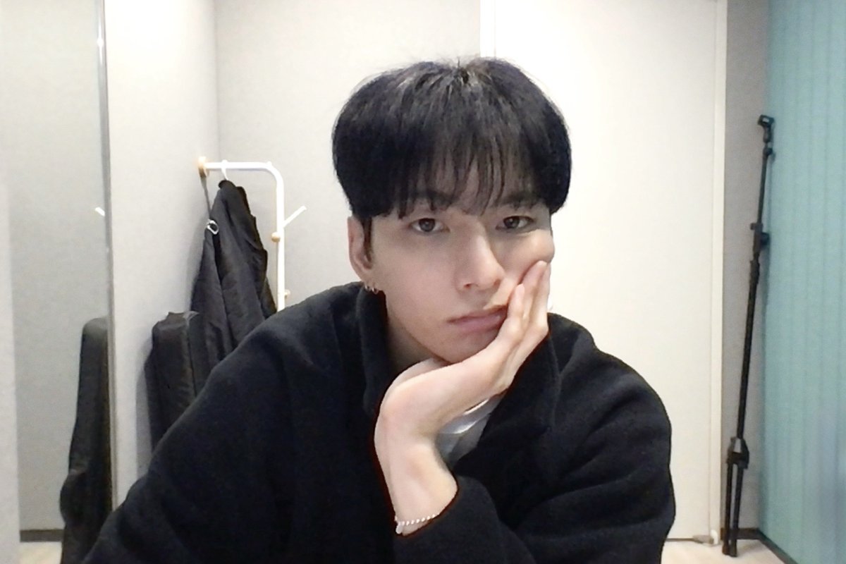 odebbl's tweet photo. 💌 260221 10:27 PM

📸📸📸📸
🦊 of~ course I'll give you the original https://t.co/1iIDHuyloF