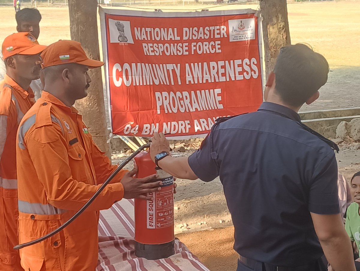 04NDRF's tweet image. 04 BN NDRF (A) conducted a CAP at Shri Sankara Arts &amp;amp; Science College, Kanchipuram, Tamil Nadu, benefiting 210 students. Sessions covered Disaster Management, First Aid, CPR, Fire Safety &amp;amp; Flood/Cyclone preparedness.

#NDRF #04BnNDRF #CAP #DisasterPreparedness #Kanchipuram