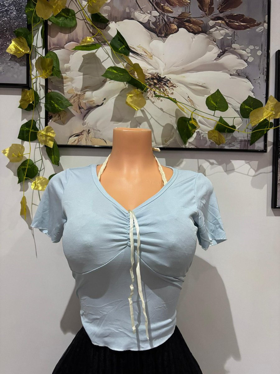 TheTunji_P's tweet photo. I feel like every girl in Bowen university needs to see this!!! QUALITY BASIC TOPS AS LOW AS 3000 NAIRA!!!😱😱 Dayumn!! Check it out here https://t.co/n7PxYQyyqJ https://t.co/DXtxzNsHhf