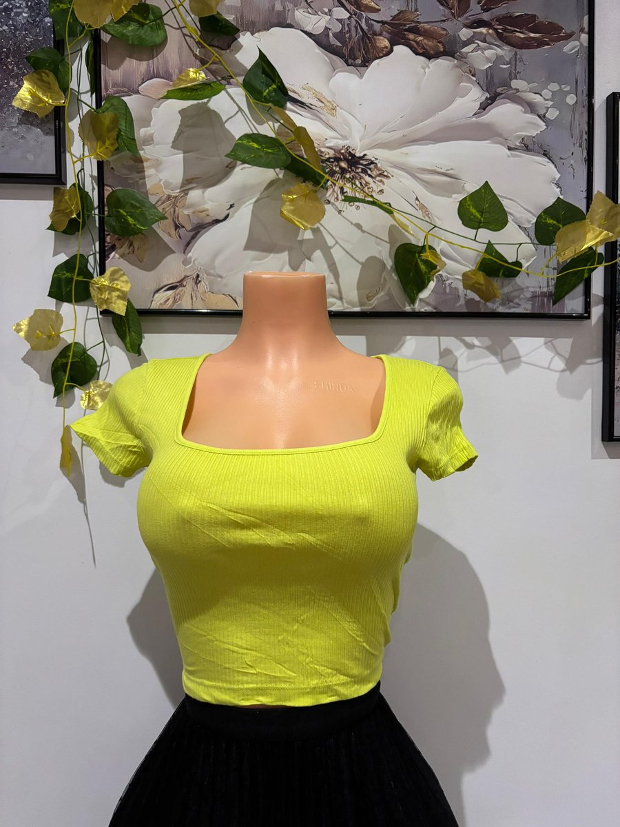 TheTunji_P's tweet photo. I feel like every girl in Bowen university needs to see this!!! QUALITY BASIC TOPS AS LOW AS 3000 NAIRA!!!😱😱 Dayumn!! Check it out here https://t.co/n7PxYQyyqJ https://t.co/DXtxzNsHhf