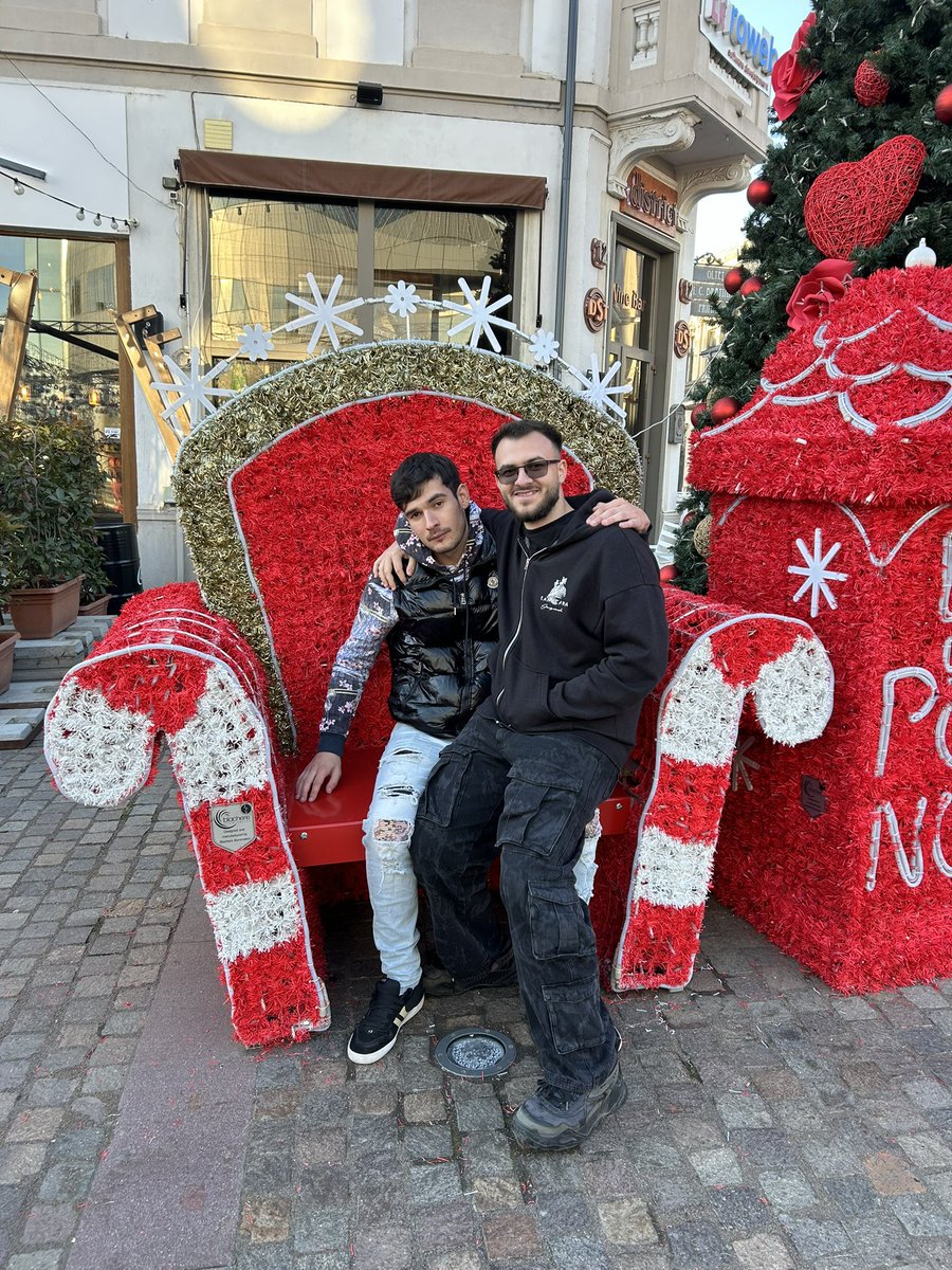 RobertGamba tweet media