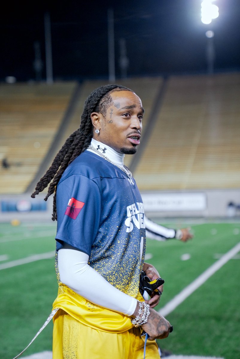 echxnd's tweet photo. Jon Jones, Adrian Peterson, NLE CHOPPA, Dwight Howard and Quavo.
Captured by myself, 2 weeks ago in LA for the “celebrity sweat football game” 📸 https://t.co/lsWWzdnIEf