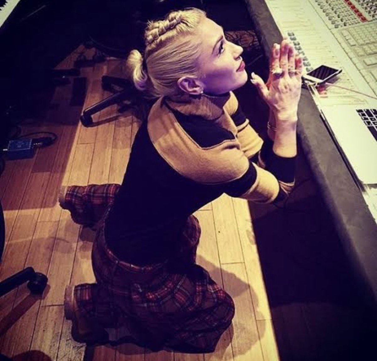 Just a girl who minds her business, never cause trouble, kind to all (even to her ex), loves her family 

But because she’s a devout Catholic (all her life btw) who loves God, she’s getting persecuted. Faith really makes enemies

They can never make me hate you <a href="/gwenstefani/">Gwen Stefani</a>, ily!