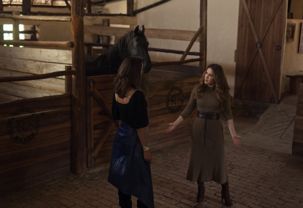 PasdeGavilanes's tweet photo. #PasiónDeGavilanes2 #PDG38 Rosario vuelve a la Hacienda Reyes reclamando a Juan David. https://t.co/4EOQuQX2m5