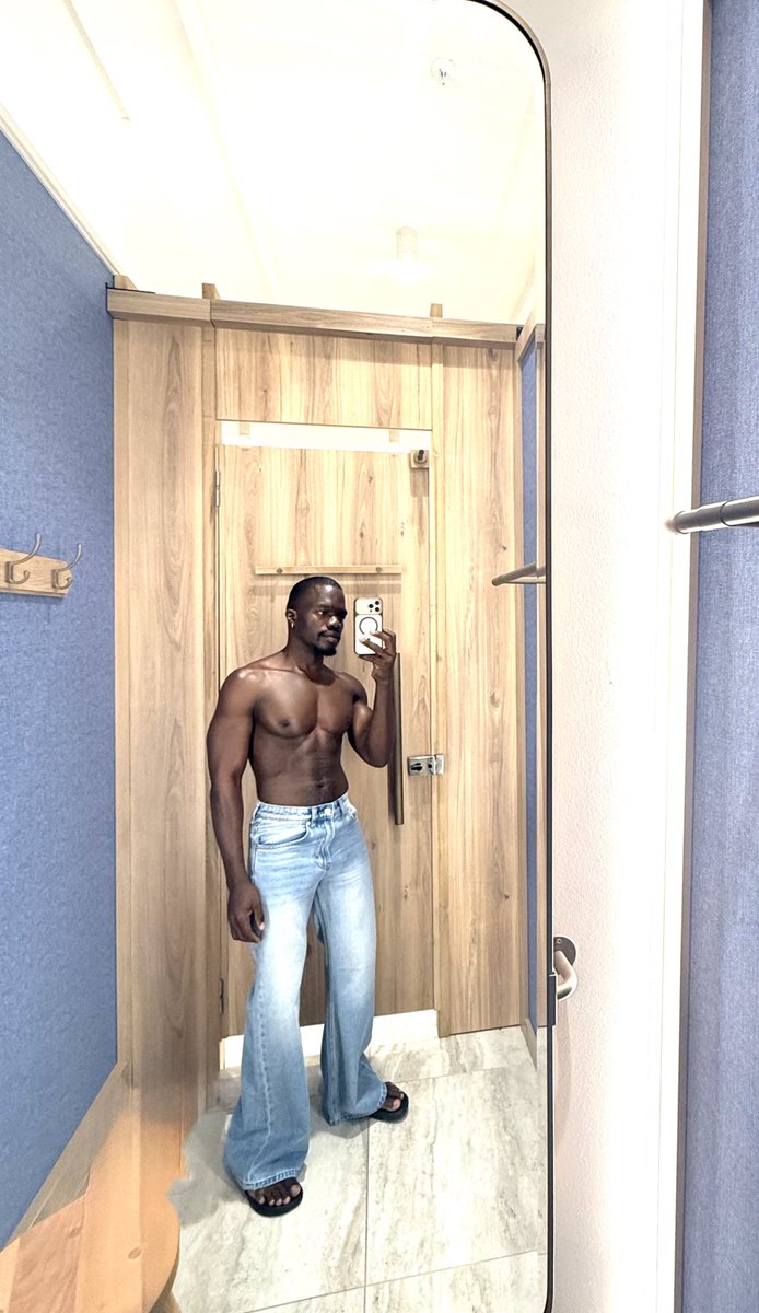Nicholas The Model tweet media
