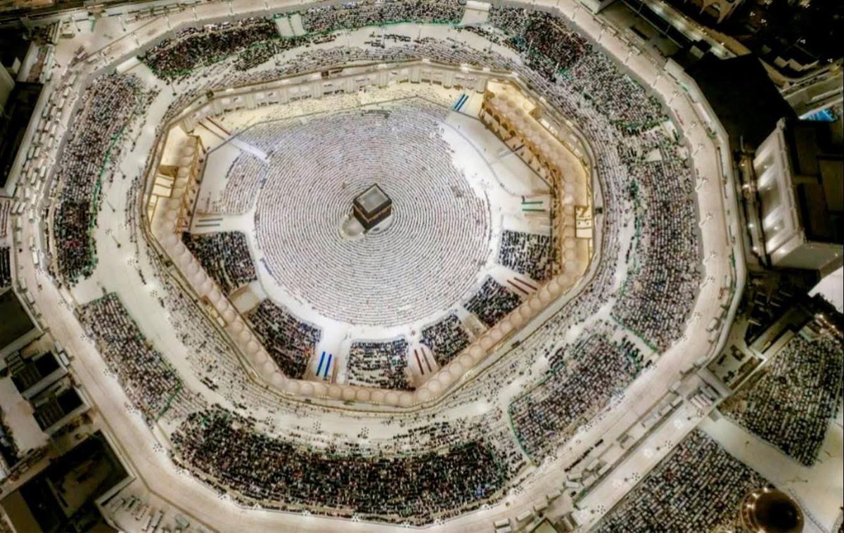 oss54_'s tweet photo. لم يستطع البشر في تاريخهم كله صناعة أجمل من هذا المشهد المنتظم.. دون تدريب، دون قوة.. إنه الإسلام.. وإنه محمد #مكة #السعودية https://t.co/2DohmWo2md