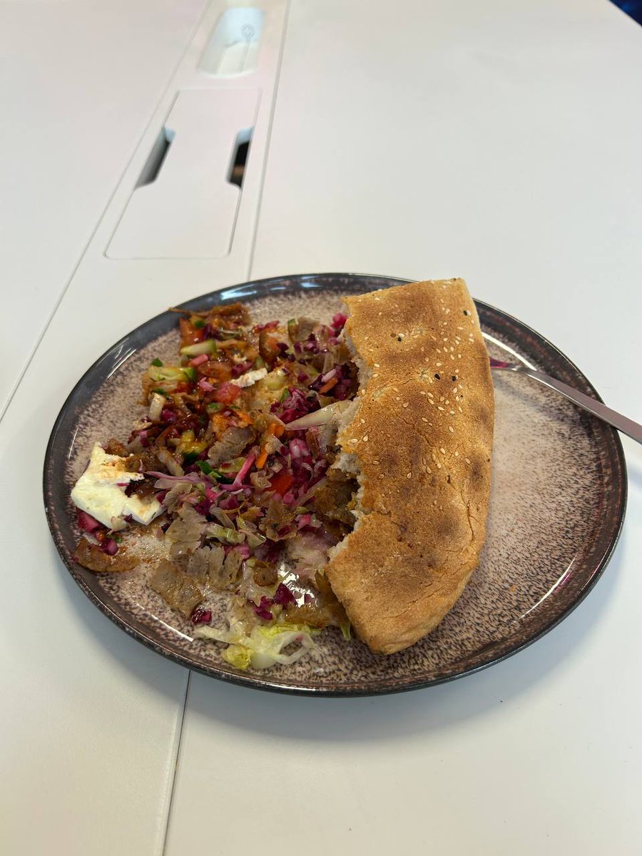 sergeynazarovx's tweet image. my monthly cost of living in Berlin 🇩🇪

🏠 1,210€ rent for the apartment
🥙 120€ döner
💊 150€ mdma
🖤 200€ fetish party outfits
🥤 90€ energy drinks
☀️ 25€ vitamin D capsules
✈️ 300€ saving money to get out of here

total: 5,372€/month