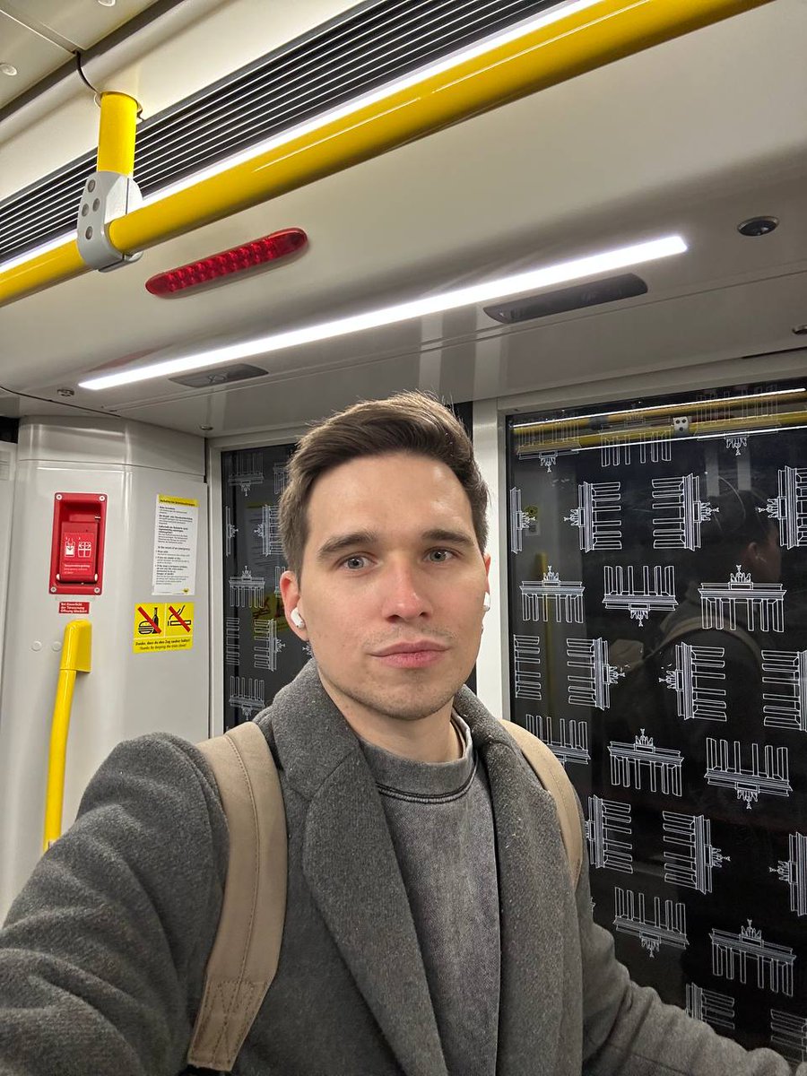 sergeynazarovx's tweet image. my monthly cost of living in Berlin 🇩🇪

🏠 1,210€ rent for the apartment
🥙 120€ döner
💊 150€ mdma
🖤 200€ fetish party outfits
🥤 90€ energy drinks
☀️ 25€ vitamin D capsules
✈️ 300€ saving money to get out of here

total: 5,372€/month