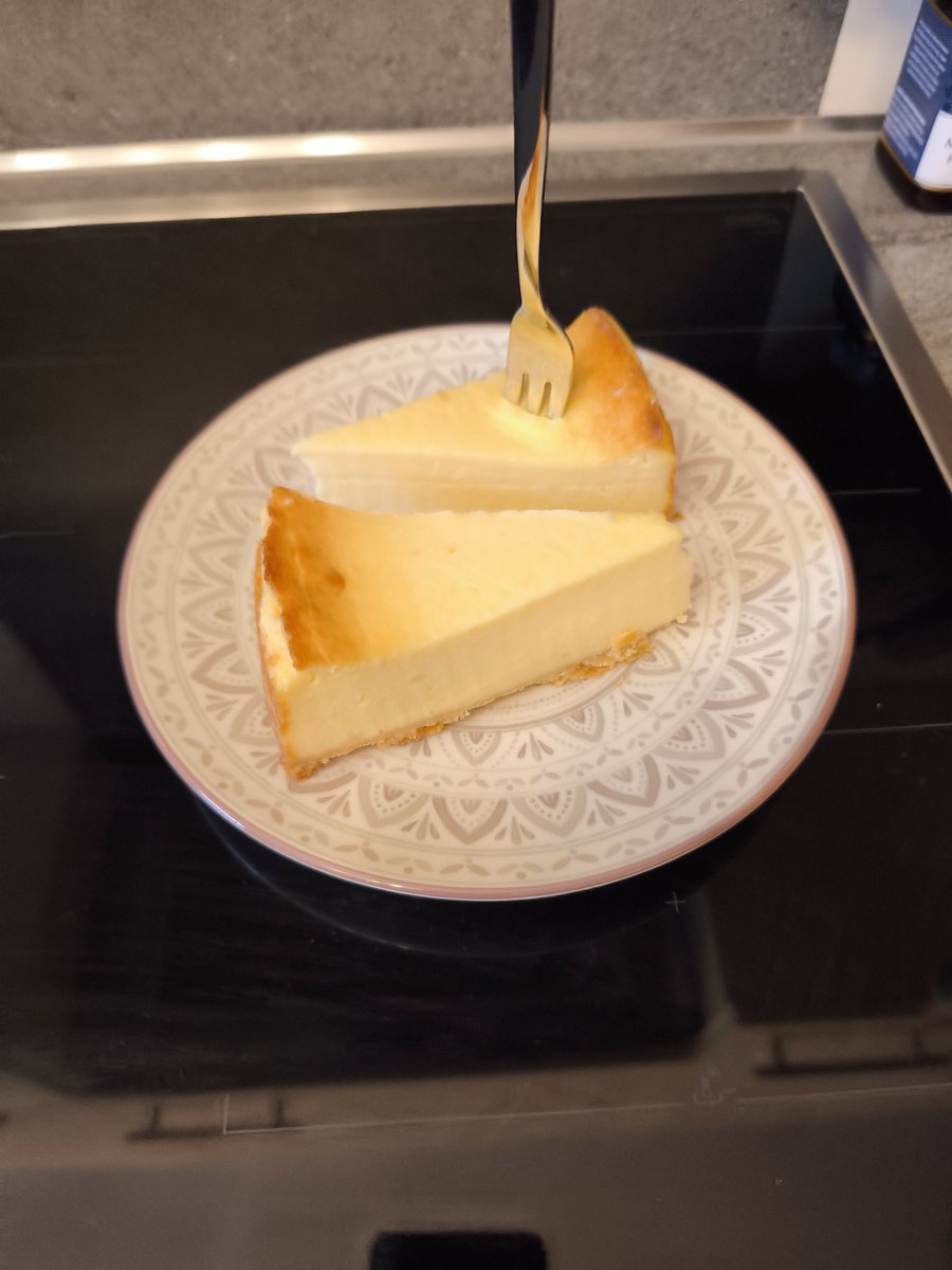 Käsekuchen, einfach bester Kuchen.
Kein Mensch benötigt irgendwelche Torten.