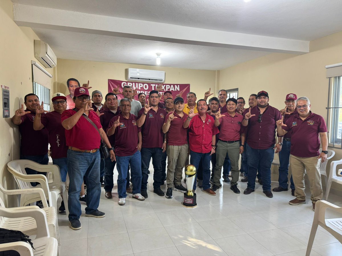 Reunión semanal del grupo Tuxpan donde continuamos con la política de unidad y trabajo de nuestros líderes ing.Ricardo Aldana <a href="/lgps03101/">@lgps0310</a> y <a href="/MarcoAzuara1/">Marco Azuara</a>  Además celebramos el campeonato del primer torneo de fútbol playero "Luis Gerardo Perez Sanchez" <a href="/Seccion42_STPRM/">Seccion 42 STPRM Oficial</a>