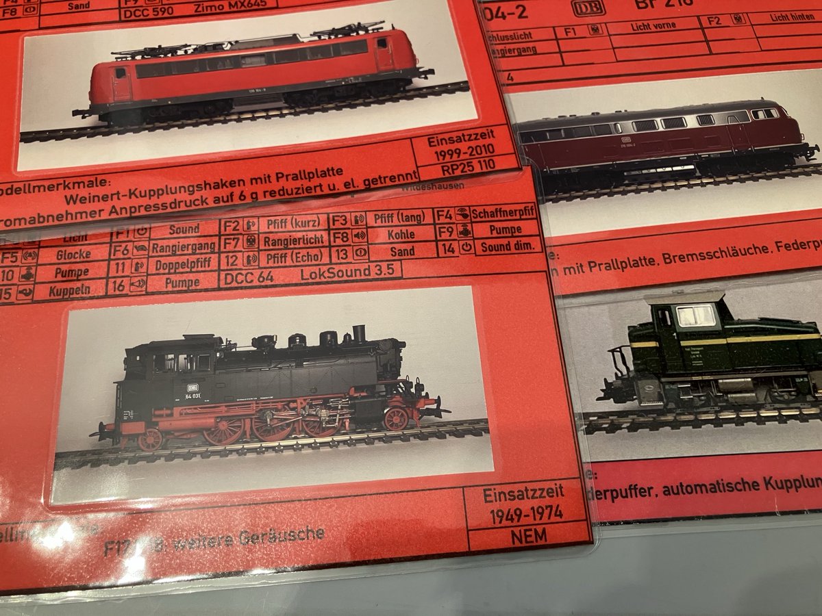 Manchmal besteht das Hobby einfach nur aus Verwaltung und Papierkram. Viele Fahrzeuge haben bei mir noch immer keine #Fahrzeugkarte erhalten, andere wiederum benötigen nur ein Update. Daher bin ich momentan vor allen Dingen am Fotografieren, Drucken, Schneiden und Laminieren.