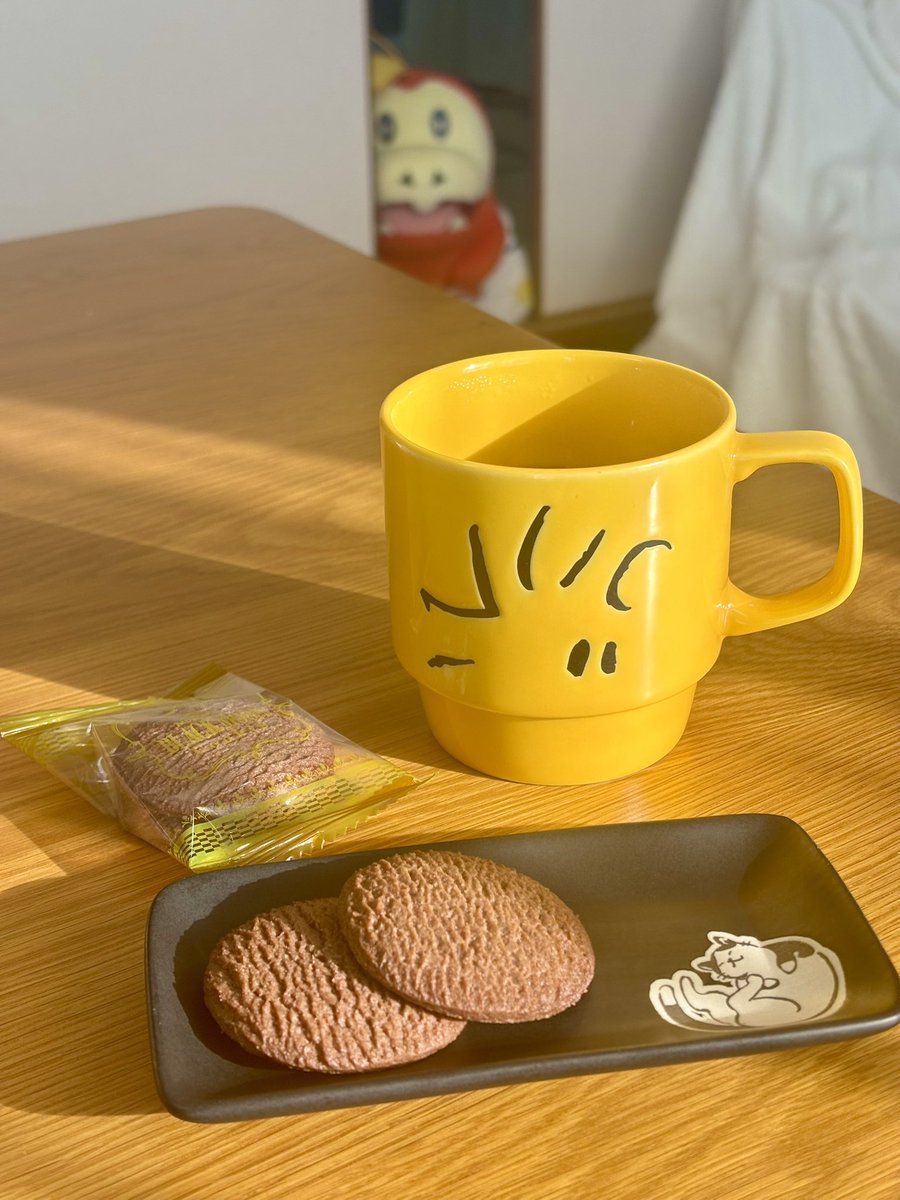 Hoge_ta_every's tweet photo. 旦那のお菓子を狙うホゲータ君

(久々の投稿になりました)

#ポケモン #ホゲータ #ホゲータ君の日常
#ポケモン好きさんと繋がりたい
#ポケモンSV 
#ポケモンと生活 https://t.co/ni8hJvqLT9