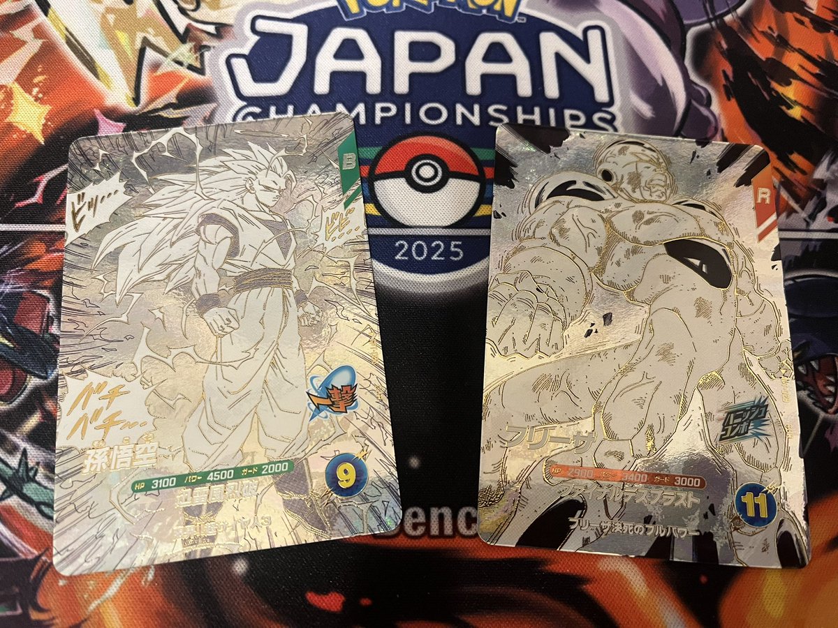 とりあえず箱1は2枚引けたからいいか🥰 カードの作りが分厚くて