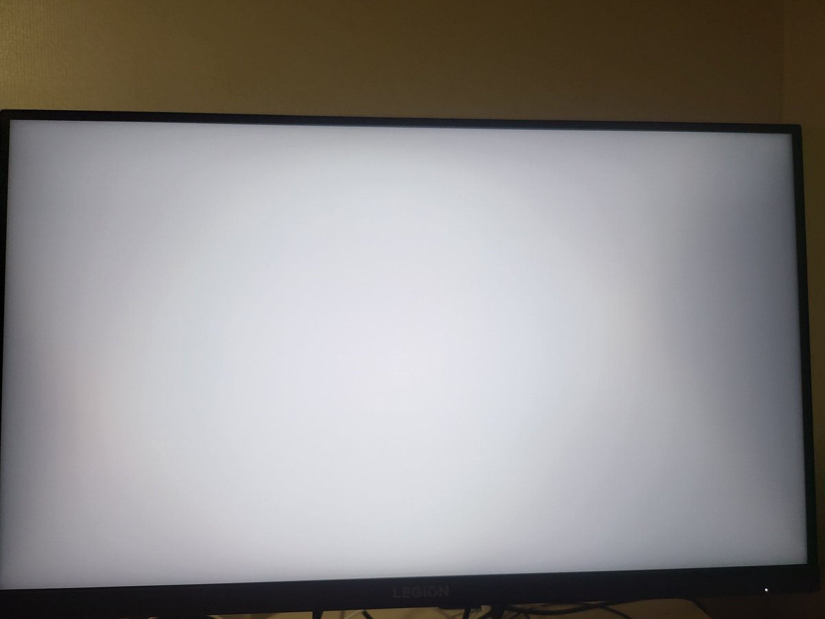 새 모니터 도착 
검정색으로 하면 비쳐서 하얀색으로 해둠