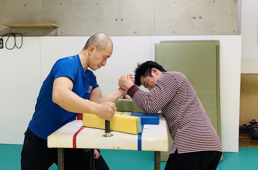 アームレスリングしませんか？