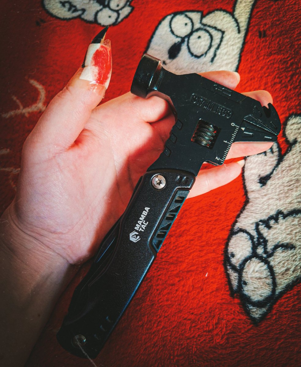 Замальовка: "Каця отримала мультитул" 🥲🩸