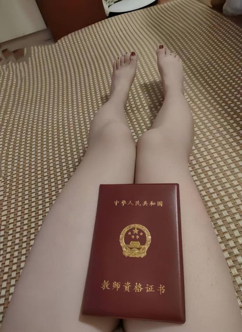 yeguo_dj's tweet photo. 新年快乐 这下干净了     现在是22:40分  给这条动态  ��赞评论  03   全部Luo 照回复！不回复是小🐶📷 📷 📷 https://t.co/TlXPjR4sSQ