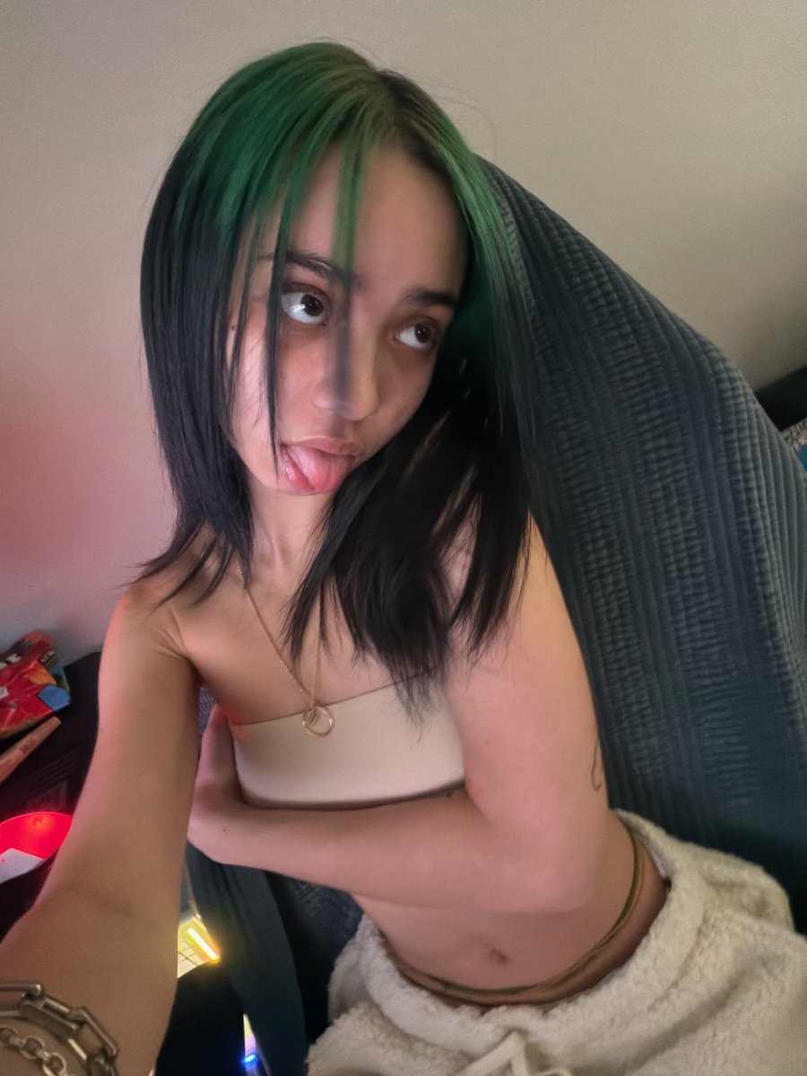 angelica👾 tweet media
