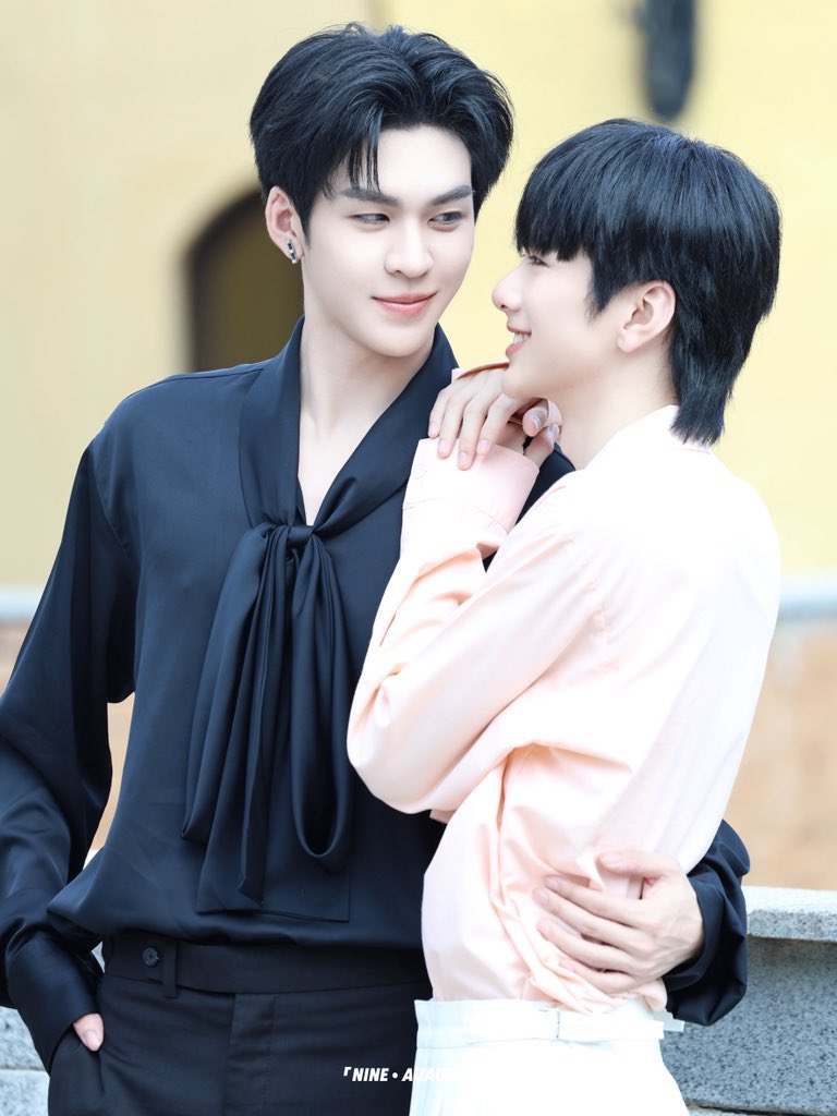 auausaveee's tweet image. married married married married