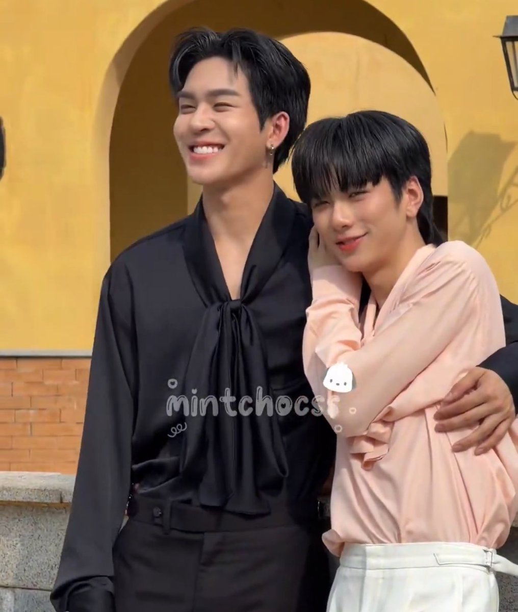 auausaveee's tweet image. married married married married