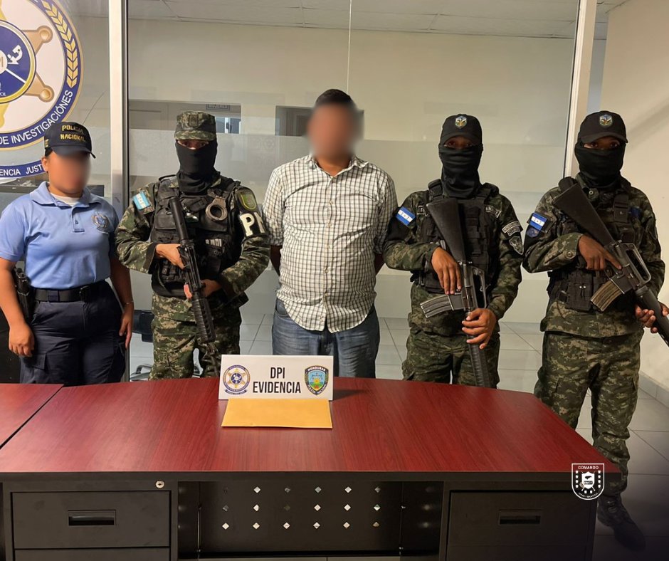 PMOPHN's tweet photo. 🚨#CeroDeforestaciónAl2029 | Detenido por explotación ilegal de recursos naturales en Atlántida.
Las @FFAAHN a través de la @PMOPHN (#9BPMOP), en apoyo al #2BPA y en coordinación con la Fiscalía del Medio Ambiente, el @MP_Honduras y el #ICF, ejecutaron patrullajes de reconocimiento e inspección en la comunidad de la Presa Danto, La Ceiba, Atlántida por delito ambiental.
Decomiso:
✅ 276.4 pies tablares de madera
✅ 02 motocicletas