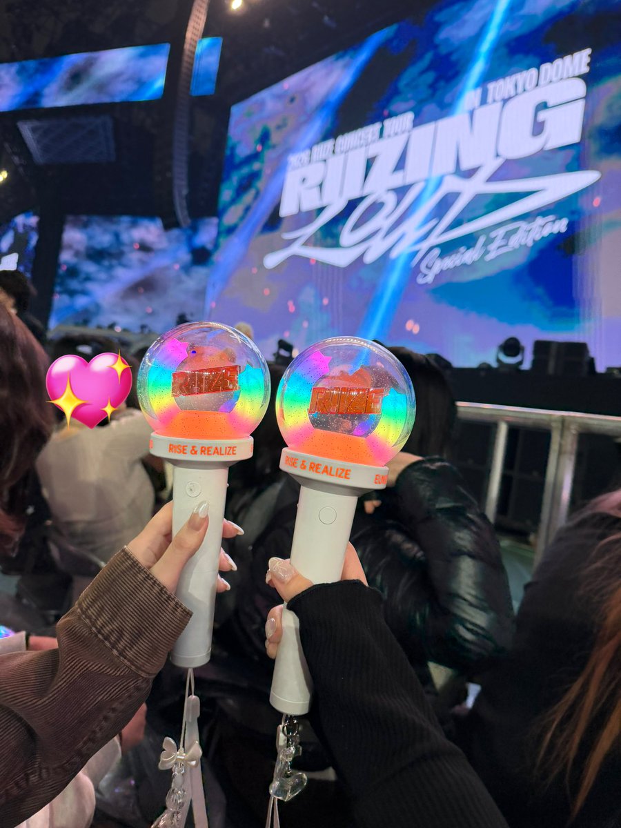 _lovesickshinee's tweet photo. 自名義やっと仕事してくれて東ド神席すぎた楽しすぎた😭😭😭
たろのトロッコすぐ目の前にきてボード指さしてもらえたライラック記憶ない現場からは以上 https://t.co/iU9LmCXtJT