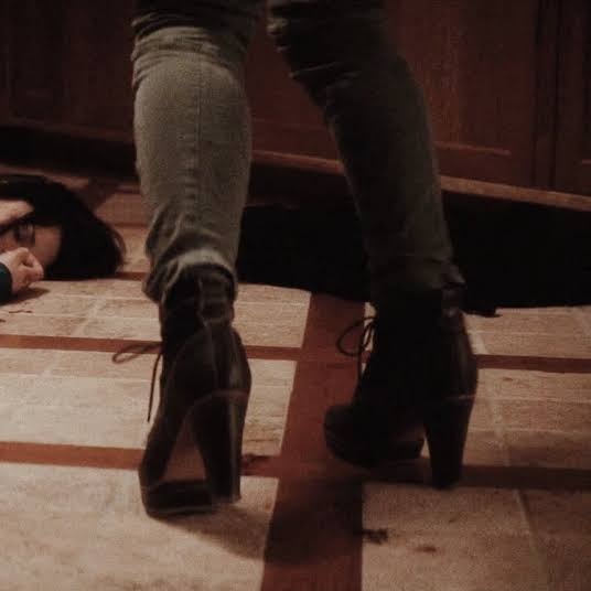 Ela tinha uma camisa xadrez, uma botinha de salto, um sonho e muita psicopatia! 🖤🔪✨️ #Pânico #Scream